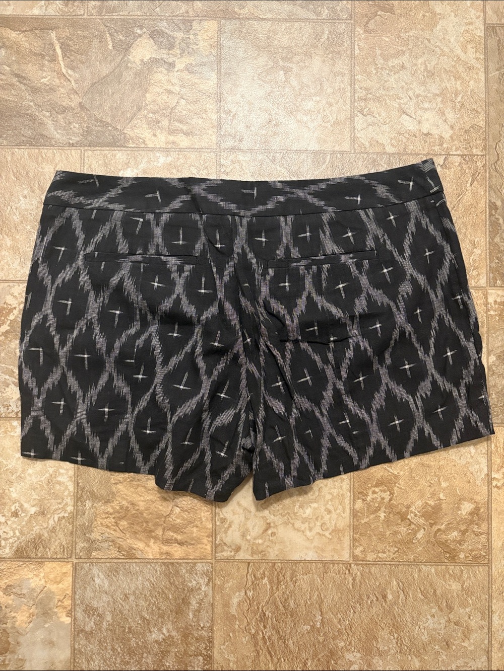 GAP Black Ikat Patterned Shorts - Picture 2 of 3